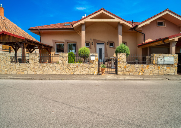 Na predaj priestranný rodinný dom v obci Zlaté Klasy