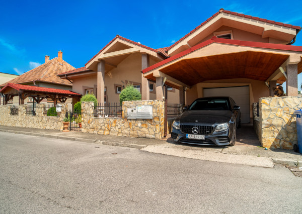 Na predaj priestranný rodinný dom v obci Zlaté Klasy