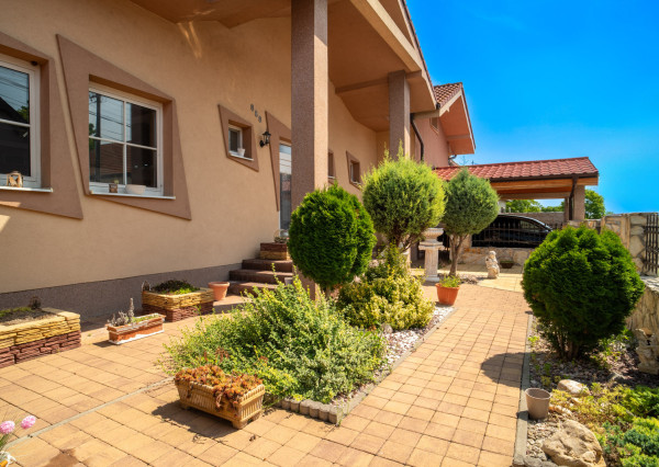 Na predaj priestranný rodinný dom v obci Zlaté Klasy