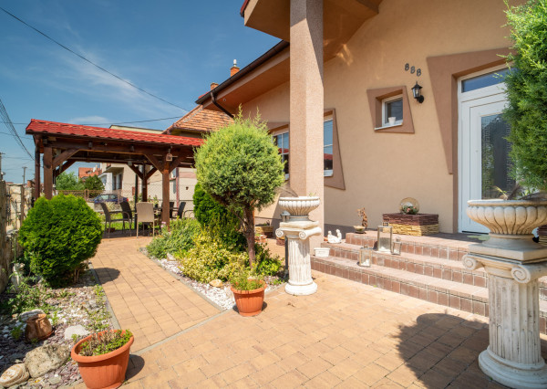 Na predaj priestranný rodinný dom v obci Zlaté Klasy