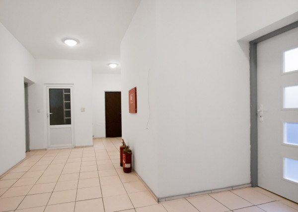 Na prenájom samostatná kancelária v centre Šamorína