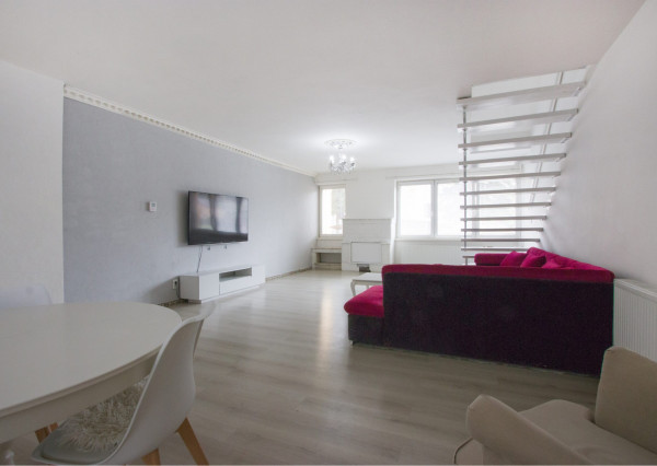 Na predaj dvojdom s rozľahlým pozemkom v centre obce Zlaté Klasy