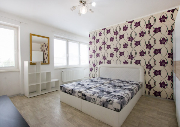 Na predaj dvojdom s rozľahlým pozemkom v centre obce Zlaté Klasy