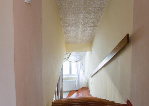 Na predaj dvojdom s rozľahlým pozemkom v centre obce Zlaté Klasy