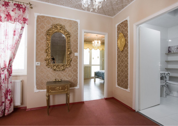 Na predaj dvojdom s rozľahlým pozemkom v centre obce Zlaté Klasy