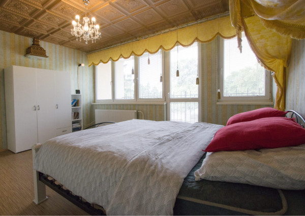 Na predaj dvojdom s rozľahlým pozemkom v centre obce Zlaté Klasy