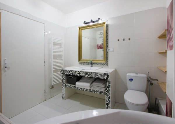 Na predaj dvojdom s rozľahlým pozemkom v centre obce Zlaté Klasy