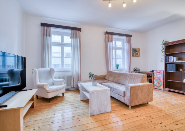 Na prenájom priestranný 4-izbový byt pri OC Nivy