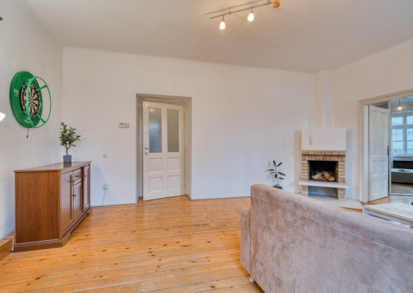 Na prenájom priestranný 4-izbový byt pri OC Nivy