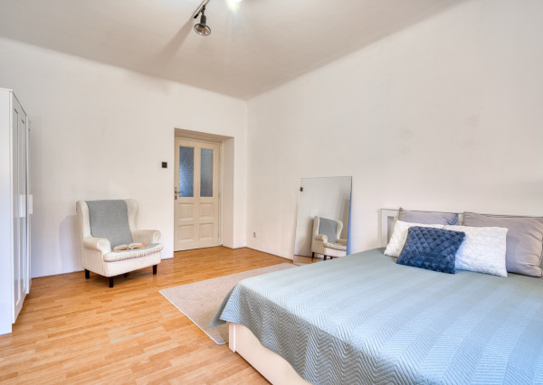 Na prenájom priestranný 4-izbový byt pri OC Nivy