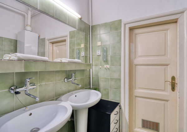 Na prenájom priestranný 4-izbový byt pri OC Nivy