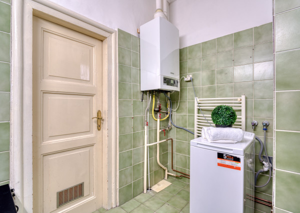 Na prenájom priestranný 4-izbový byt pri OC Nivy