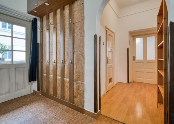 Na prenájom priestranný 4-izbový byt pri OC Nivy