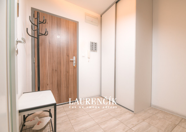 Na prenájom slnečný 2-izbový byt na ulici Liptovská v Trenčíne