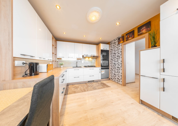 REZERVOVANÉ: Na predaj 3-izbový zrekonštruovaný byt v Poprade