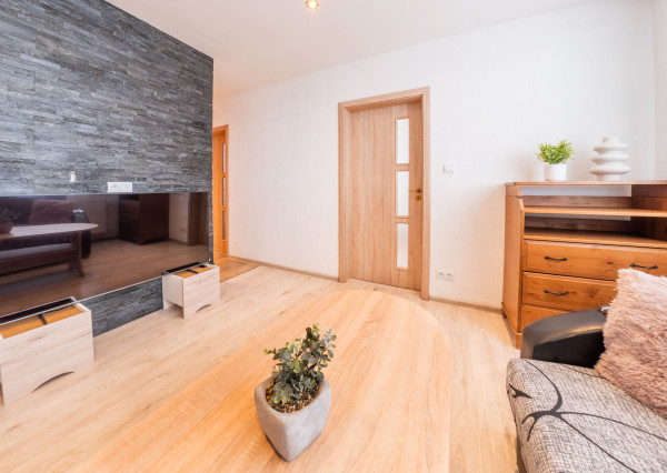 REZERVOVANÉ: Na predaj 3-izbový zrekonštruovaný byt v Poprade