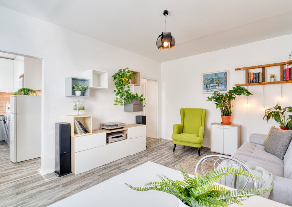 Na prenájom zariadený 2-izbový byt v centre Malaciek