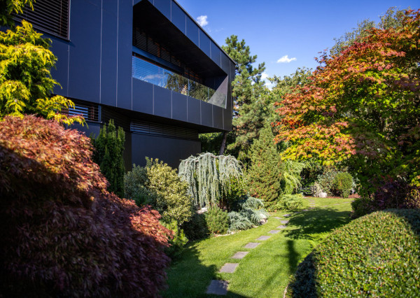 Na predaj vila s okrasnou záhradou a bazénom v Pezinku