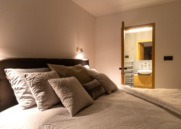 Na predaj vila s okrasnou záhradou a bazénom v Pezinku