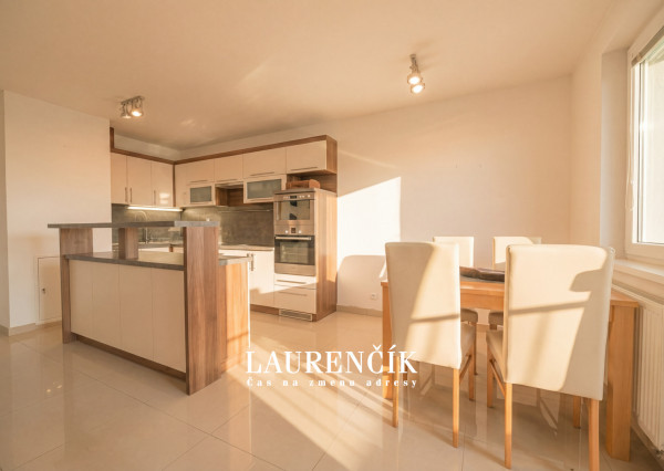 NA PREDAJ | 3-izbový byt s nadštandardnou výmerou v Trenčíne na ul. Liptovská