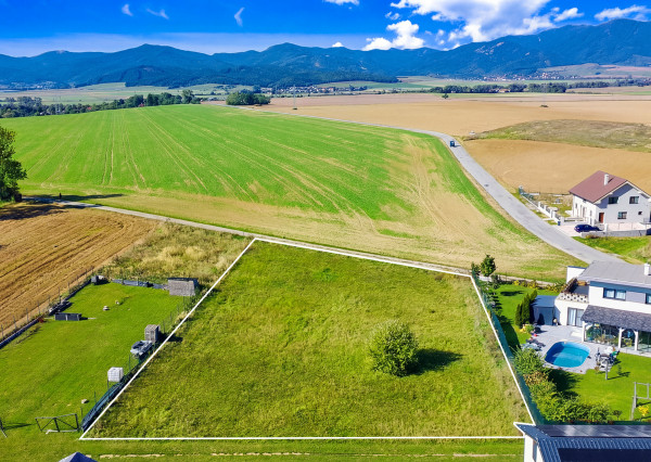 Na predaj pozemok v lokalite Karlová