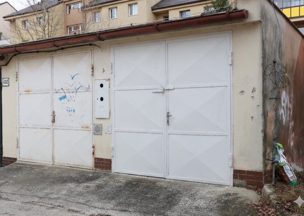 Na predaj garáž napojená na elektrinu v Trenčíne