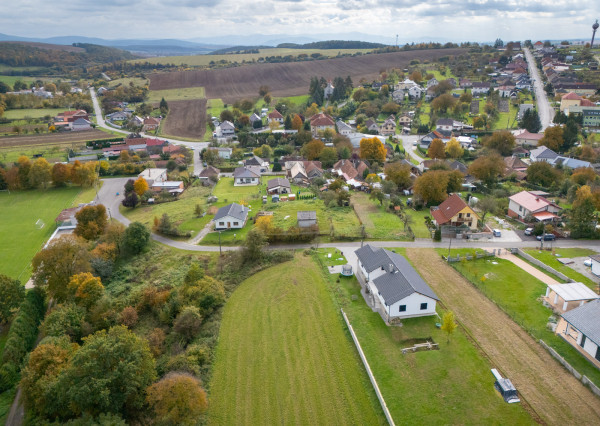 Na predaj dva stavebné pozemky v obci Brezolupy