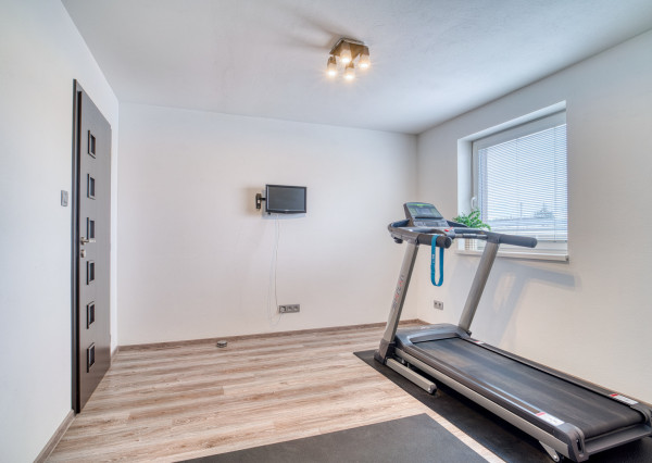 Na predaj rodinný dom s rozľahlým pozemkom v Kostolišti