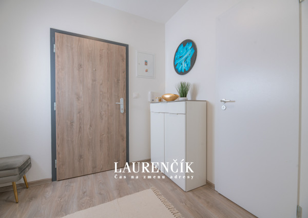 NA PRENÁJOM | MODERNÝ 2-IZBOVÝ BYT V TRENČÍNE