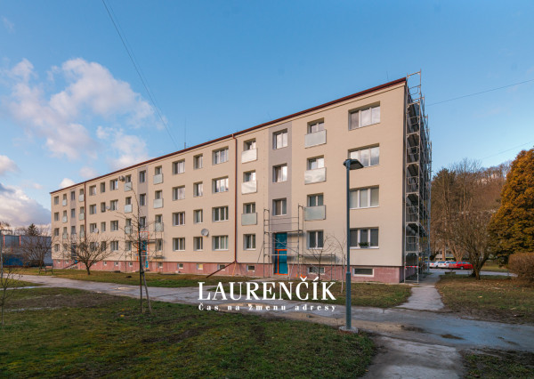 PREDANÉ | 1-izbový byt v Trenčianskych Tepliciach s investičným potenciálom