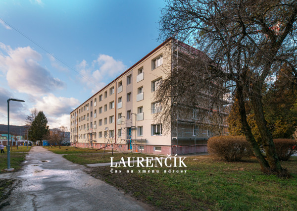 PREDANÉ | 1-izbový byt v Trenčianskych Tepliciach s investičným potenciálom