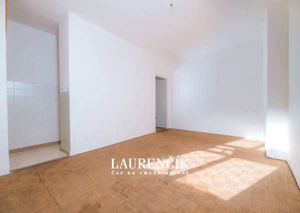 PREDANÉ | 1-izbový byt v Trenčianskych Tepliciach s investičným potenciálom