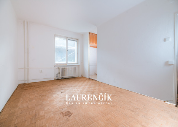 PREDANÉ | 1-izbový byt v Trenčianskych Tepliciach s investičným potenciálom