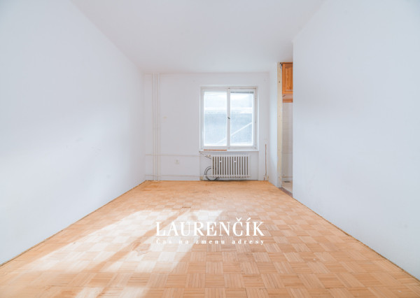 PREDANÉ | 1-izbový byt v Trenčianskych Tepliciach s investičným potenciálom