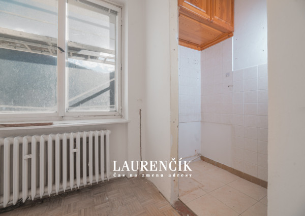 PREDANÉ | 1-izbový byt v Trenčianskych Tepliciach s investičným potenciálom