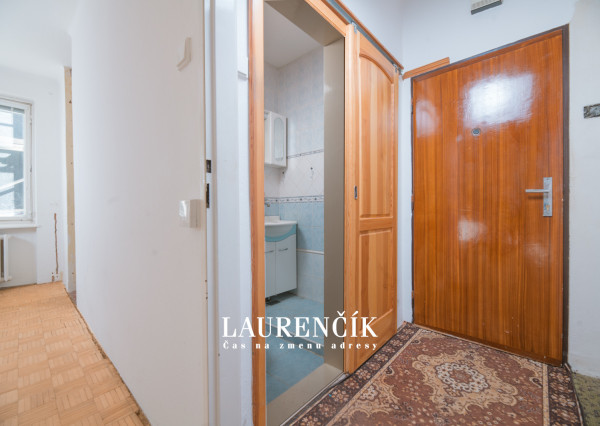 PREDANÉ | 1-izbový byt v Trenčianskych Tepliciach s investičným potenciálom