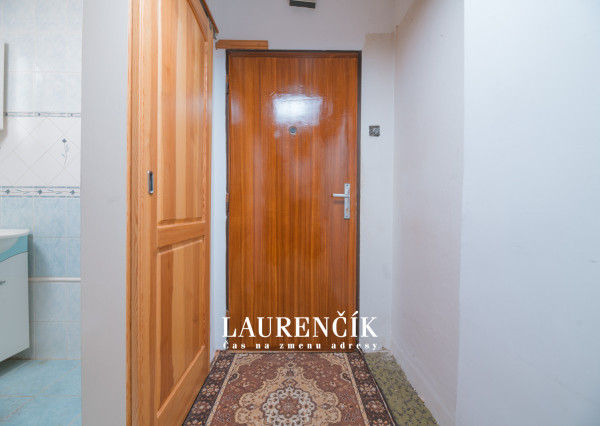 PREDANÉ | 1-izbový byt v Trenčianskych Tepliciach s investičným potenciálom