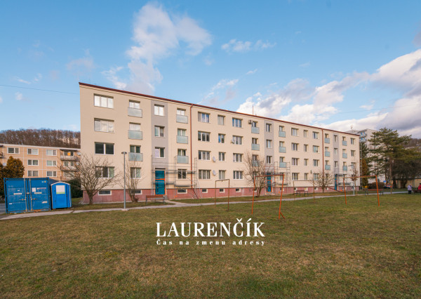 PREDANÉ | 1-izbový byt v Trenčianskych Tepliciach s investičným potenciálom