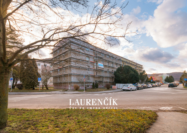 PREDANÉ | 1-izbový byt v Trenčianskych Tepliciach s investičným potenciálom