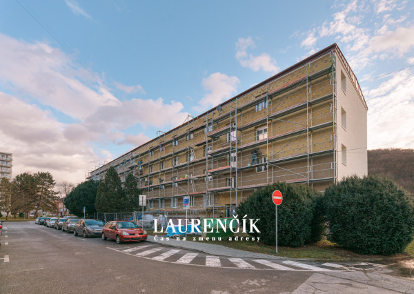 PREDANÉ | 1-izbový byt v Trenčianskych Tepliciach s investičným potenciálom