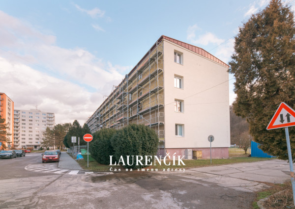 PREDANÉ | 1-izbový byt v Trenčianskych Tepliciach s investičným potenciálom