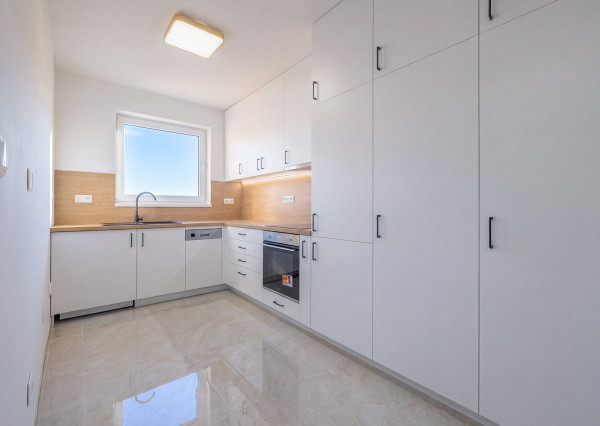 Na predaj zrekonštruovaný 3-izbový byt v obci Malcov