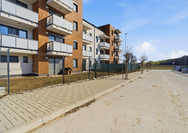 Na predaj 2 - izbový byt v obci Dvorníky