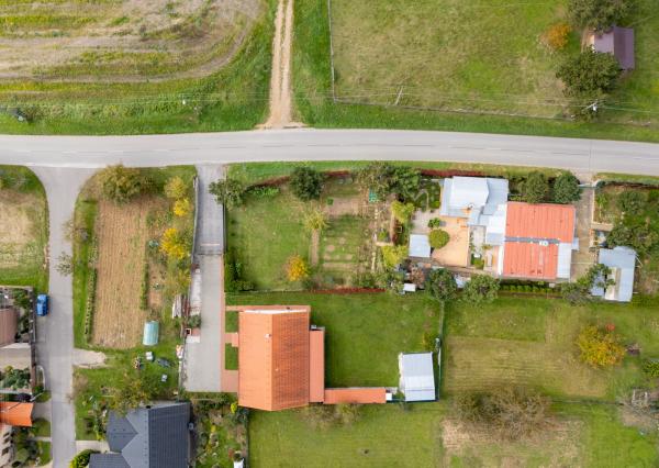 Na predaj stavebný pozemok - Pravotice 760m2