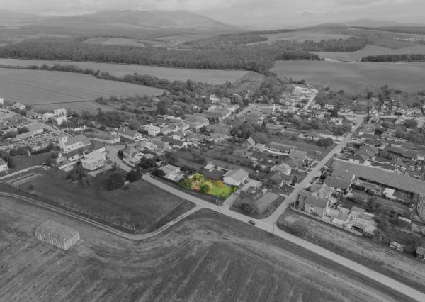 Na predaj stavebný pozemok - Pravotice 760m2