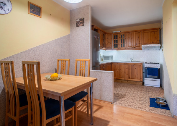 Na predaj priestranný 3-izbový byt s loggiou v centre Stupavy