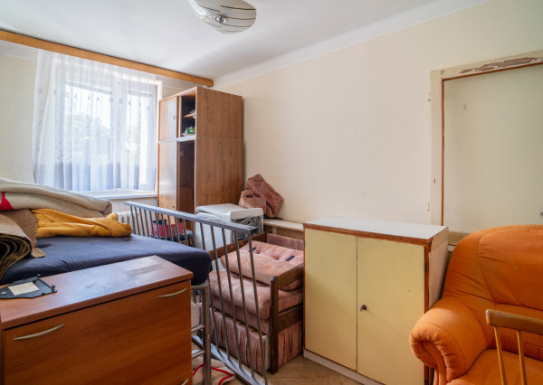 Na predaj priestranný 3-izbový byt s loggiou v centre Stupavy