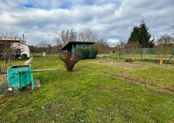 Exkluzívne na predaj  záhrada s chatkou v Bánovciach n/B