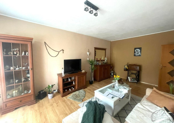 Exkluzívna ponuka 3 izb. veľkometrážného bytu v Bánovciach n/B s balkónom a pivnicou- SEVER