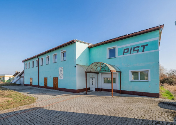 Na predaj výrobná hala s administratívnou časťou pri Lučenci